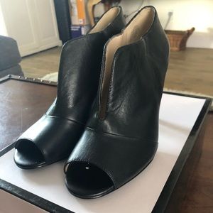 Beautiful black heel